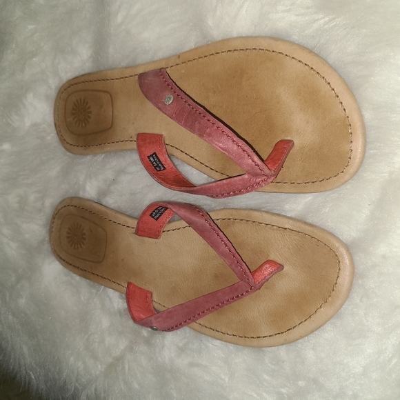 UGG Size 10 W red Leather Thong Sandals - Picture 1 of 6